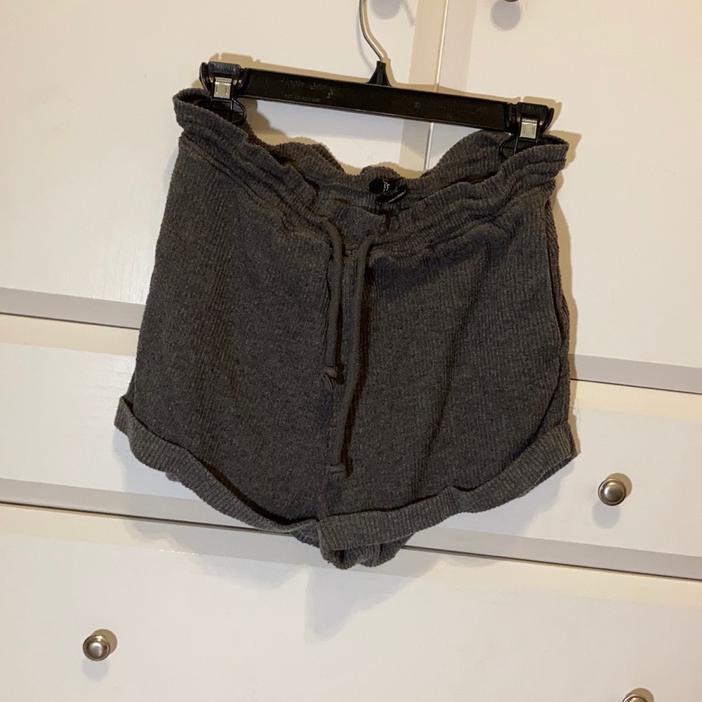 Gray ribbed drawstring shorts